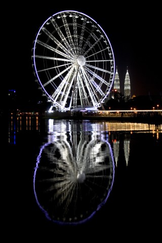 2622 Eye on Malaysia At Night with Reflection.JPG